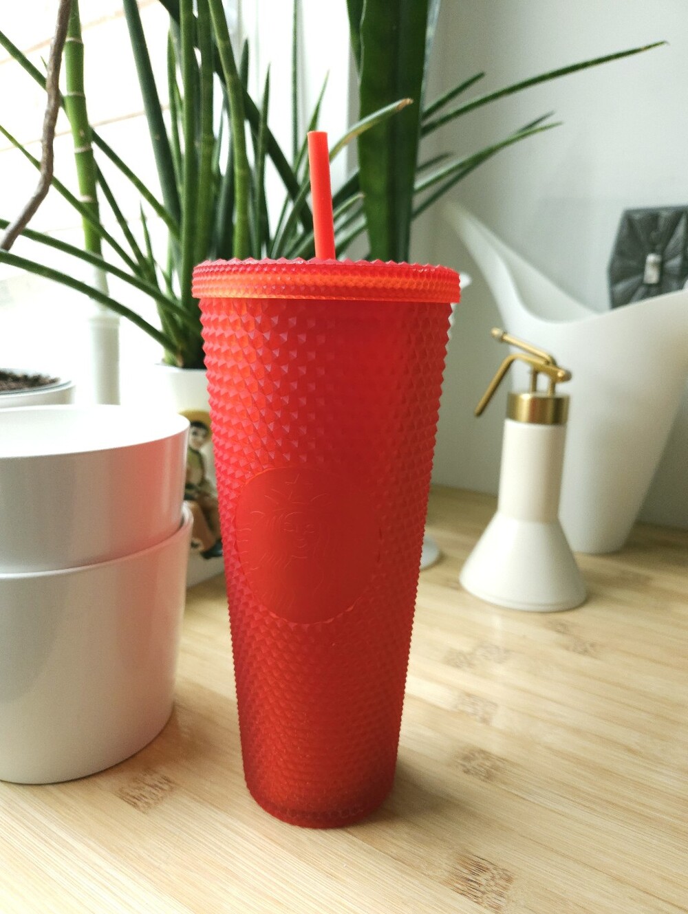 Starbucks 24 oz Venti 2021 Red Studded Diamond Textured Tumbler With Straw